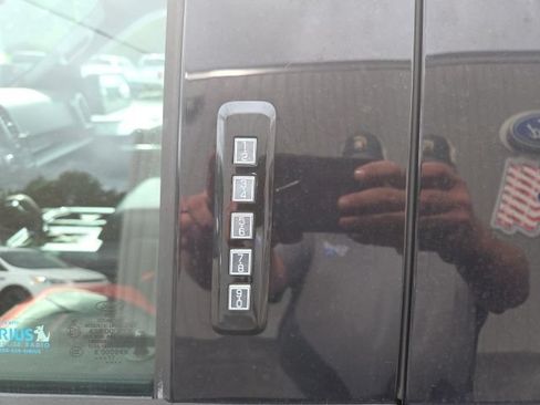 Used 2017 Ford F150 Lariat w/ Equipment Group 502A Luxury AWD/4WD image 11