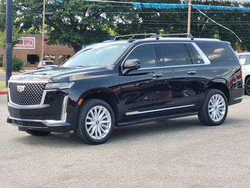Used 2022 Cadillac Escalade ESV Luxury AWD/4WD image 4