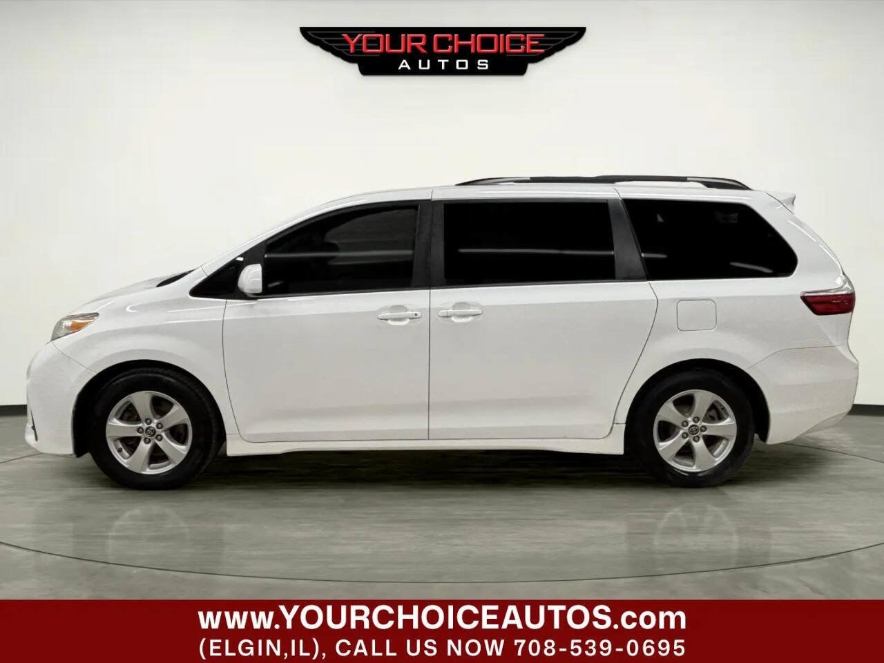 Used 2019 Toyota Sienna LE FWD image 2