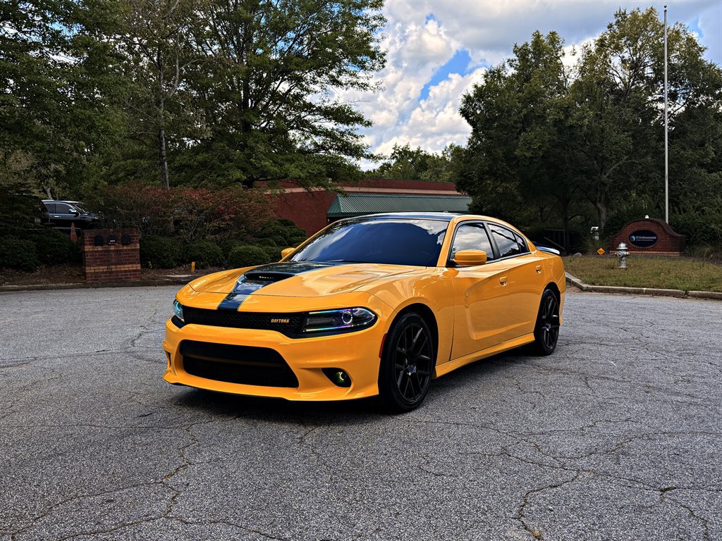 Used 2018 Dodge Charger R/T RWD image 2