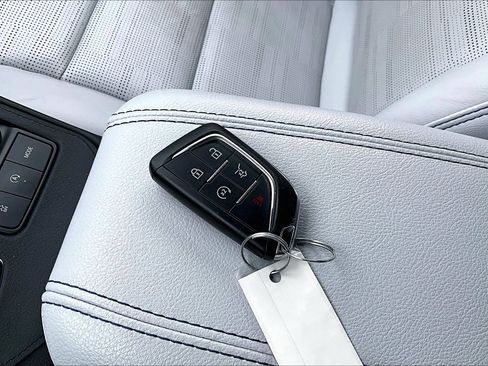 Used 2024 Cadillac XT4 Sport image 10