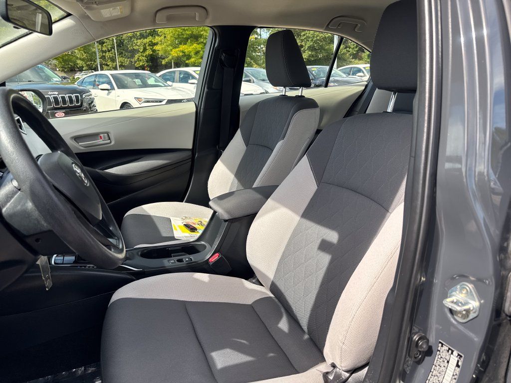 Used 2025 Toyota Corolla LE AWD/4WD image 14