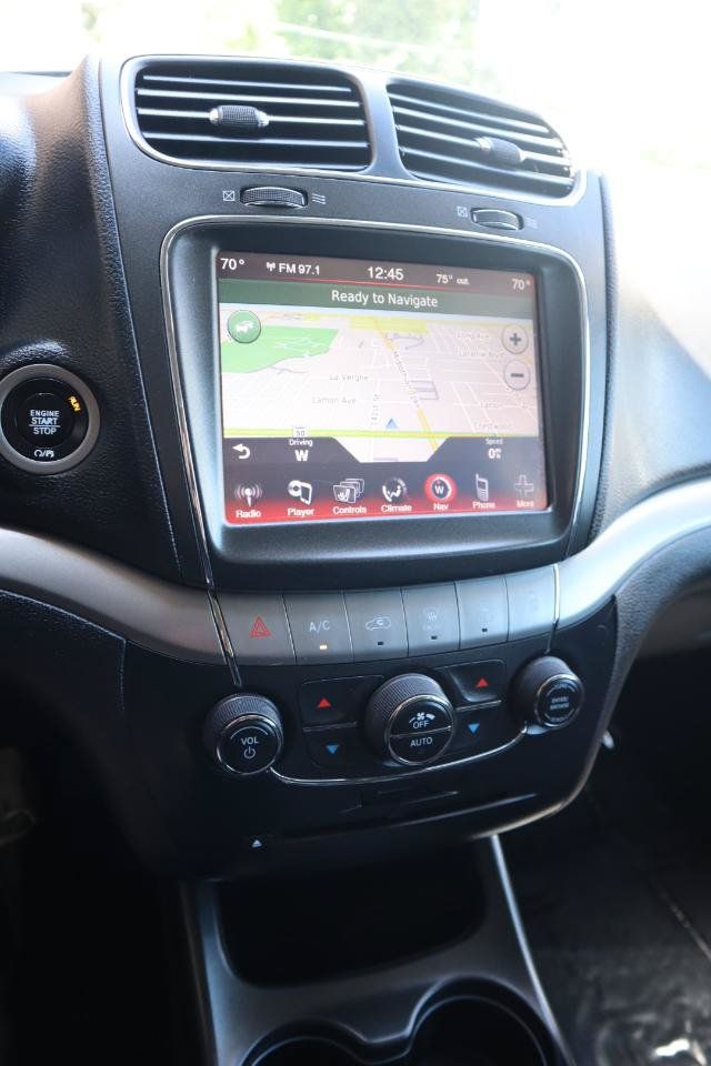 Used 2018 Dodge Journey Crossroad w/ Nav & Sun Group FWD image 25