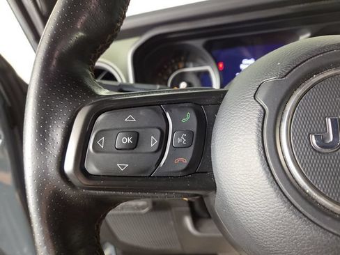 Used 2024 Jeep Gladiator Mojave AWD/4WD image 23