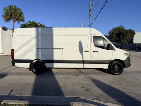 Used 2020 Mercedes-Benz Sprinter 2500 image 4