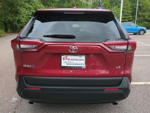 Used 2022 Toyota RAV4 LE FWD image 5