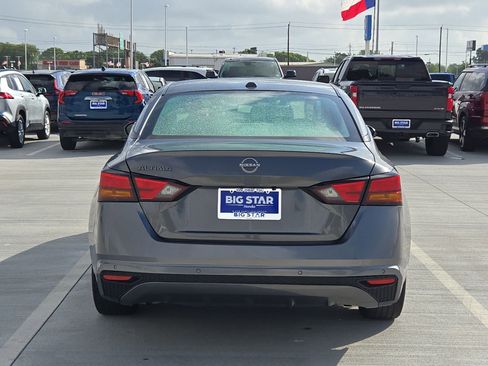 Used 2025 Nissan Altima 2.5 SV image 5