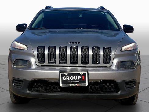 Used 2017 Jeep Cherokee Sport image 3