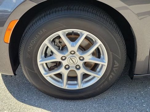Used 2021 Chrysler Pacifica Touring-L FWD image 4