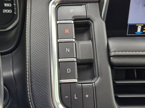 Used 2021 GMC Yukon SLT w/ SLT Luxury Package image 32