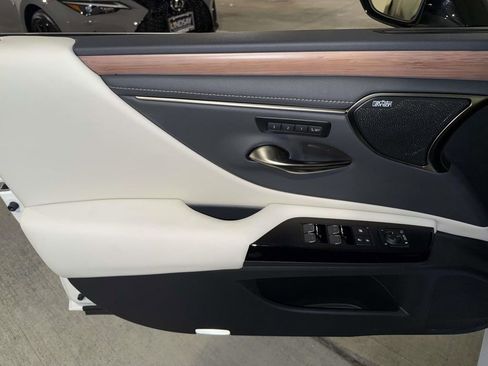 Used 2025 Lexus ES 350 w/ Accessory Package (Z1) FWD image 14