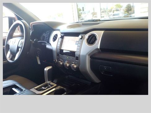 Used 2021 Toyota Tundra SR5 w/ SR5 Upgrade Package AWD/4WD image 19