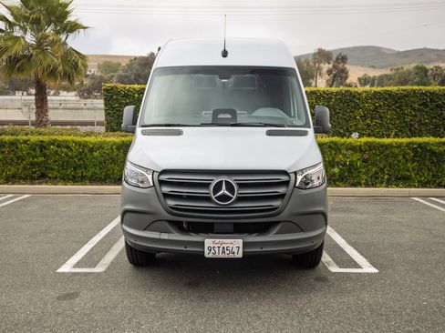 Used 2025 Mercedes-Benz Sprinter 2500 image 2