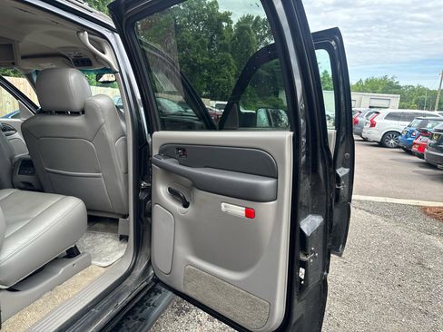 Used 2003 Chevrolet Suburban 2500 LT w/ LT Preferred Equipment Group AWD/4WD image 22