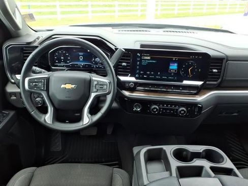 Used 2023 Chevrolet Silverado 1500 LT AWD/4WD image 17