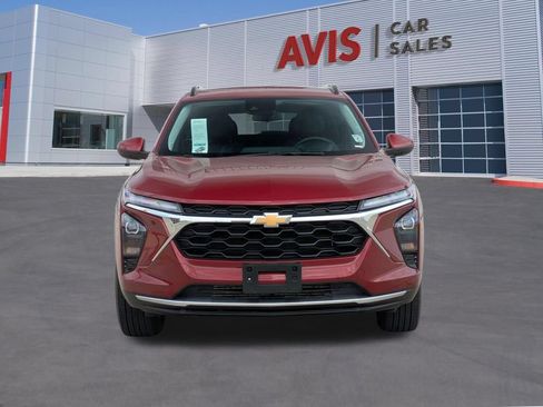 Used 2025 Chevrolet Trax LT w/ LT Convenience Package FWD image 2