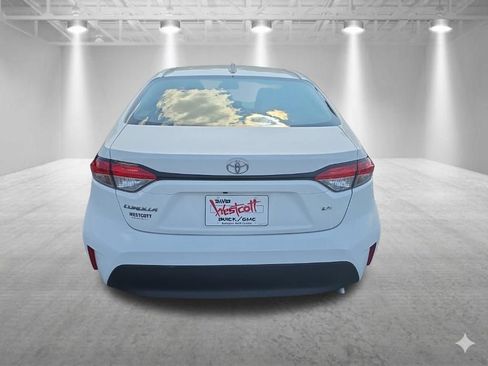 Used 2024 Toyota Corolla LE FWD image 4