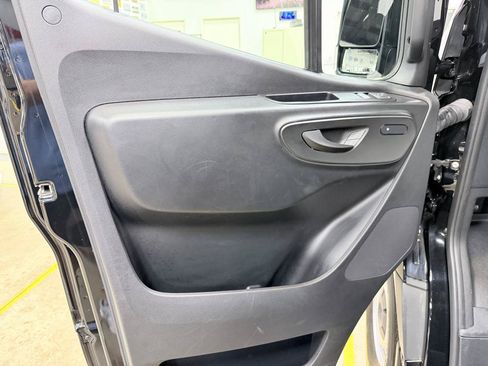 Used 2025 Mercedes-Benz Sprinter 2500 image 25