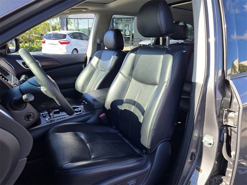 Used 2019 Nissan Pathfinder Platinum image 11
