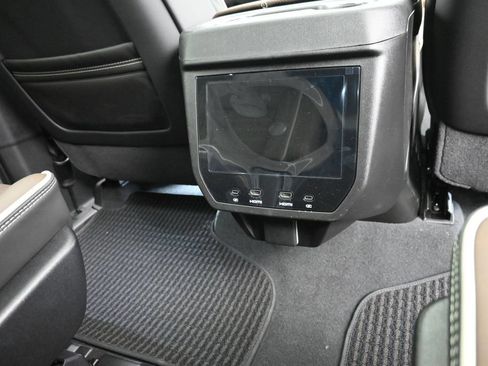 Used 2026 GMC Yukon Denali Ultimate AWD/4WD image 16
