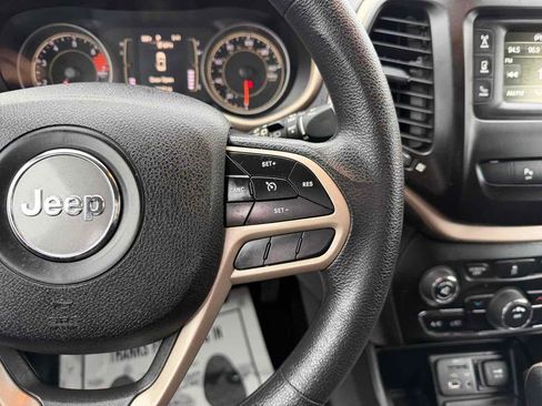 Used 2018 Jeep Cherokee Latitude w/ Safety Group image 22