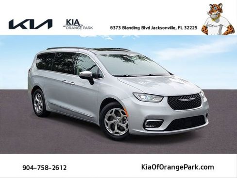 Used 2023 Chrysler Pacifica Limited FWD image 1