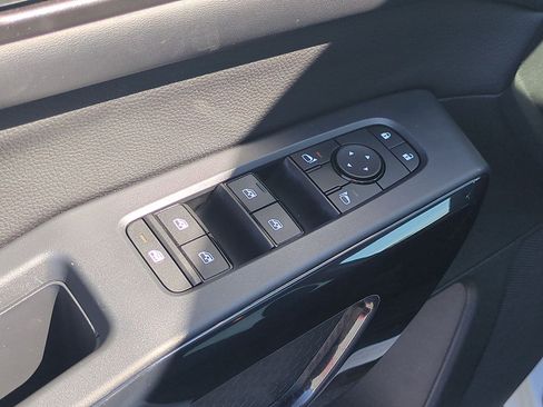 Used 2025 Nissan Pathfinder SV w/ SV Premium Package FWD image 13