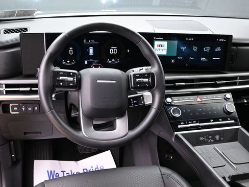 Used 2025 Hyundai Santa Fe SEL FWD image 29