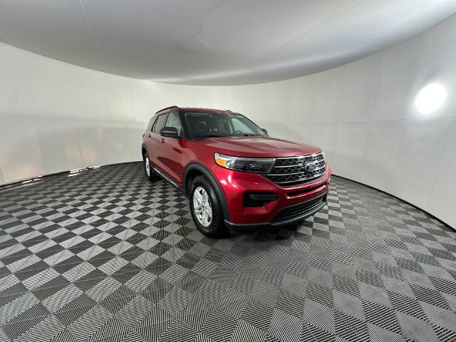 Used 2022 Ford Explorer XLT AWD/4WD image 2