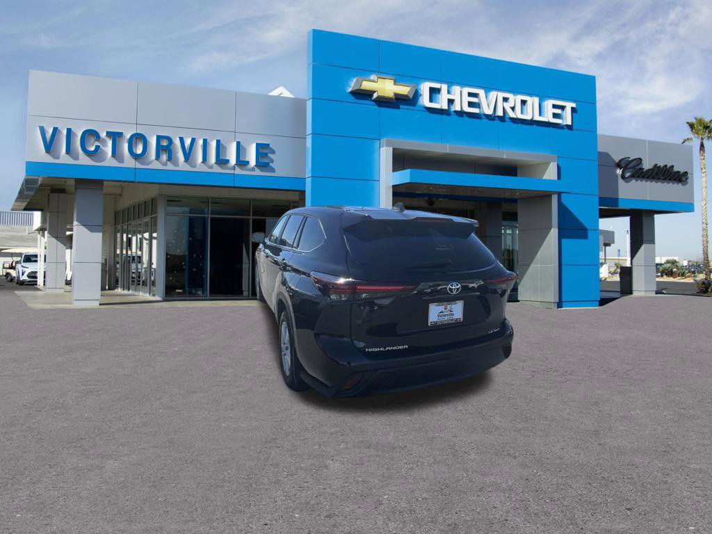 Used 2025 Toyota Highlander LE AWD/4WD image 7