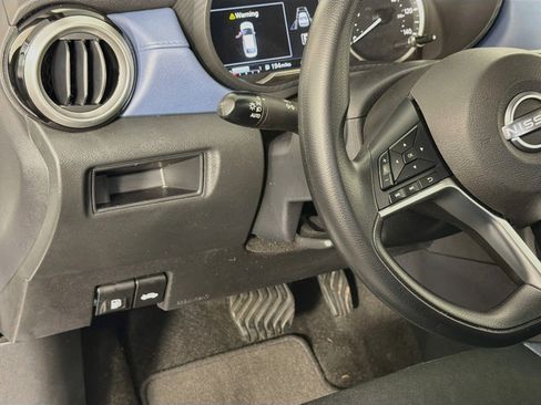 Used 2025 Nissan Versa SV FWD image 17