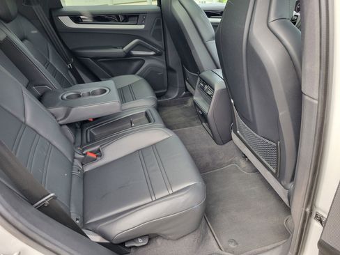 Used 2025 Porsche Cayenne Coupe image 30