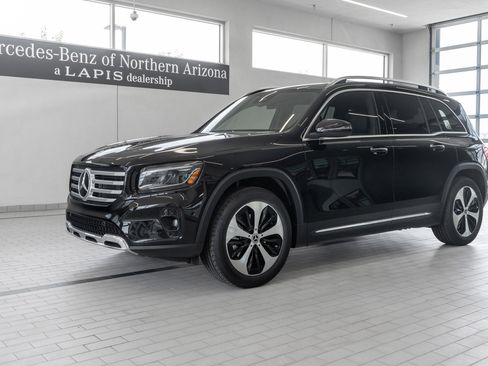 Used 2024 Mercedes-Benz GLB 250 w/ Exclusive Package image 3