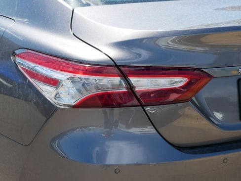 Used 2018 Toyota Camry XLE FWD image 17