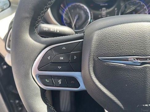 Used 2022 Chrysler Pacifica Touring-L w/ Uconnect Theater Family Group image 30