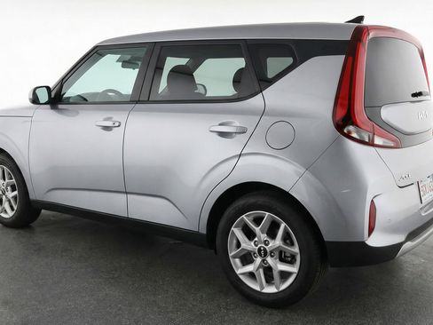 Used 2025 Kia Soul LX w/ LX Technology Package FWD image 6