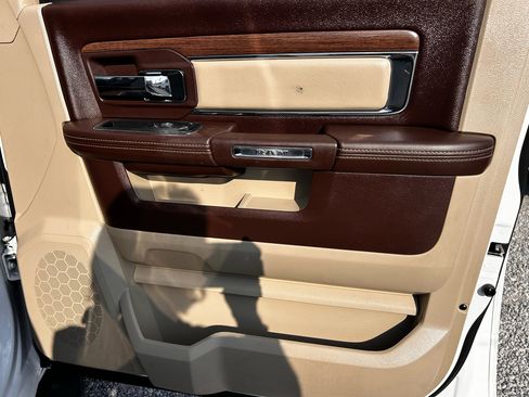 Used 2016 RAM 1500 Laramie w/ Convenience Group image 11