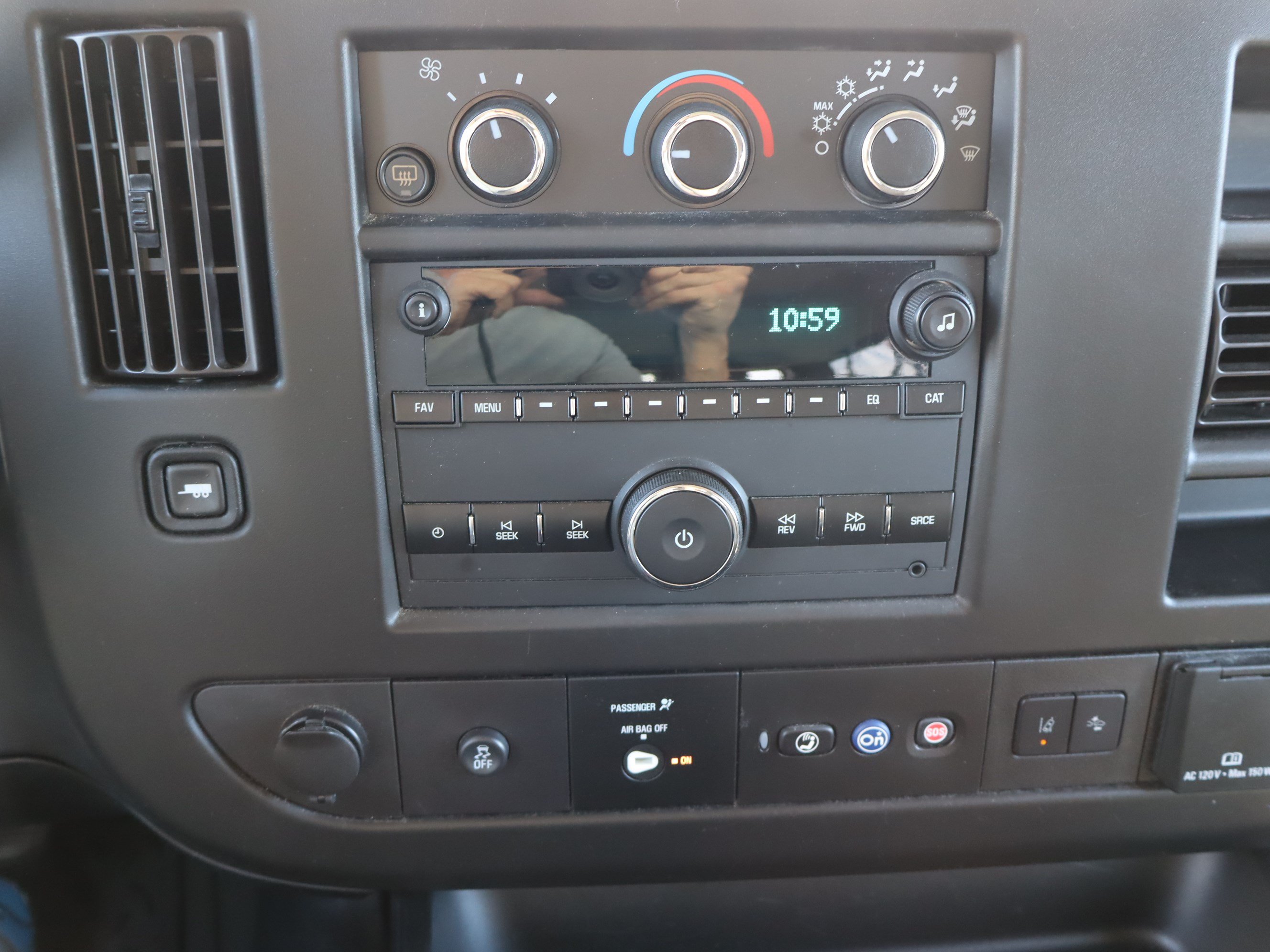 Used 2020 Chevrolet Express 3500 LT w/ LT Preferred Equipment Group RWD image 26