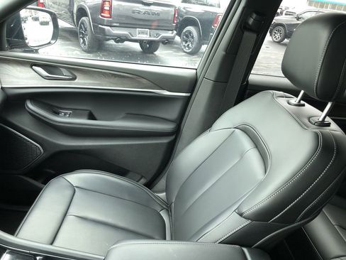 New 2026 Jeep Grand Cherokee Limited AWD/4WD image 32