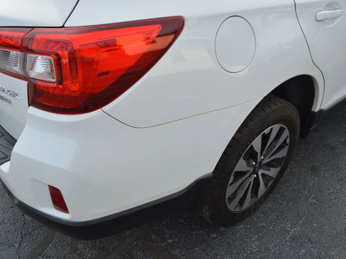 Used 2017 Subaru Outback 3.6R Limited image 9