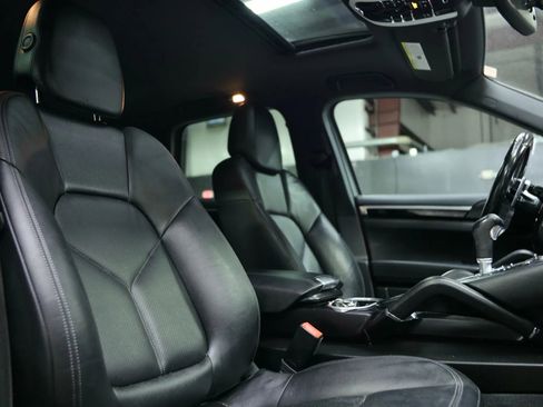 Used 2018 Porsche Cayenne S image 26