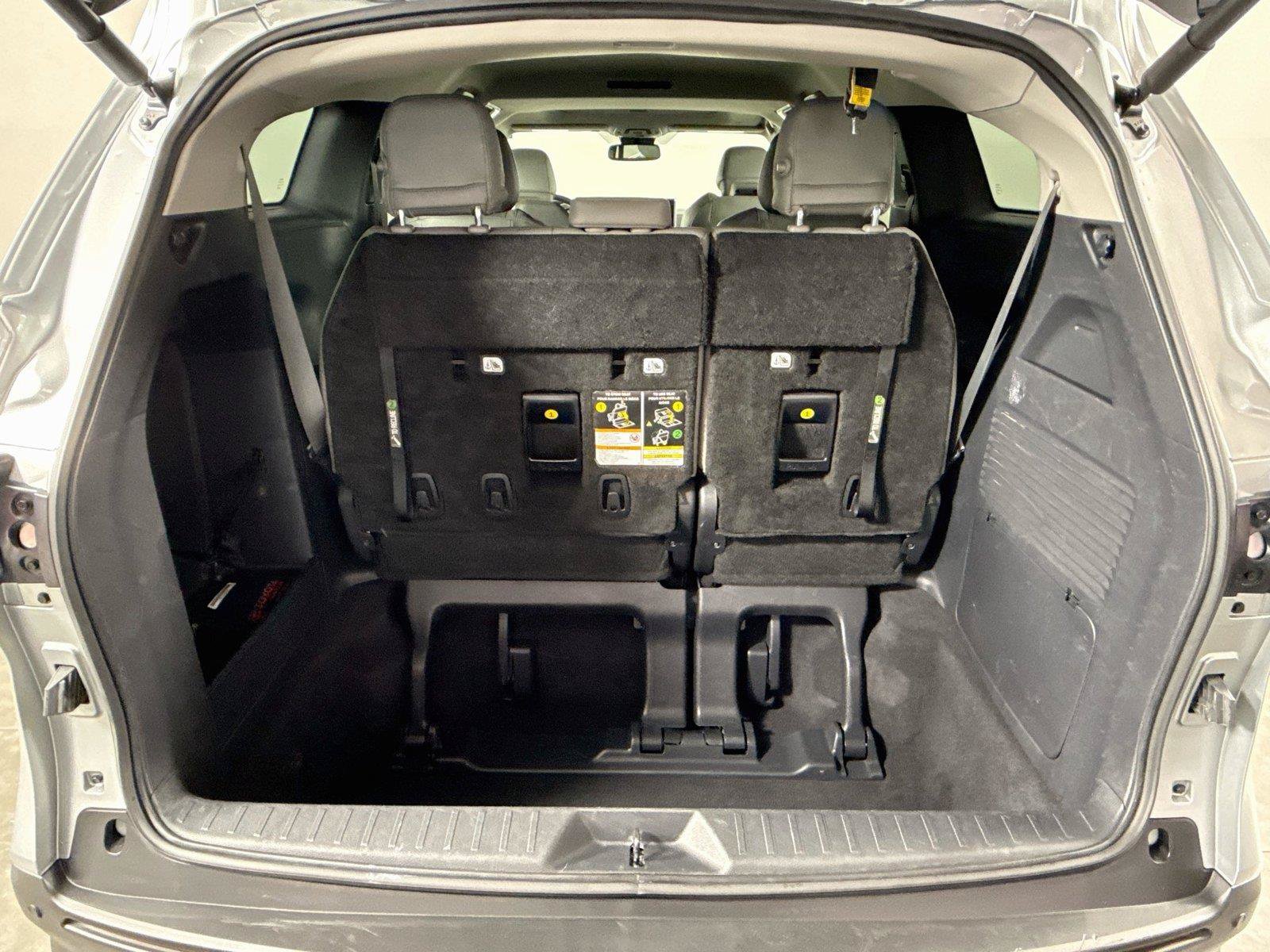 Certified 2025 Toyota Sienna XLE FWD image 38
