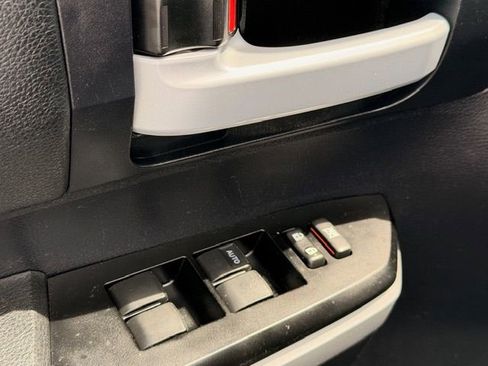 Used 2015 Toyota Tundra SR5 w/ SR5 Upgrade Package image 7