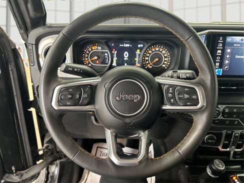 Used 2024 Jeep Wrangler Unlimited Sahara AWD/4WD image 16