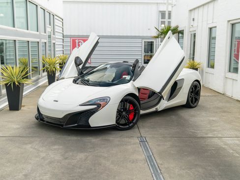 Used 2016 McLaren 650S Spider RWD image 6