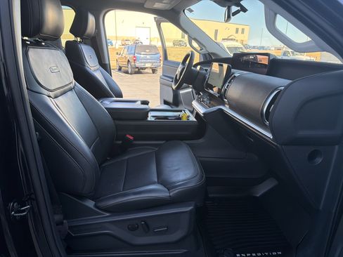 Certified 2025 Ford Expedition Platinum image 39