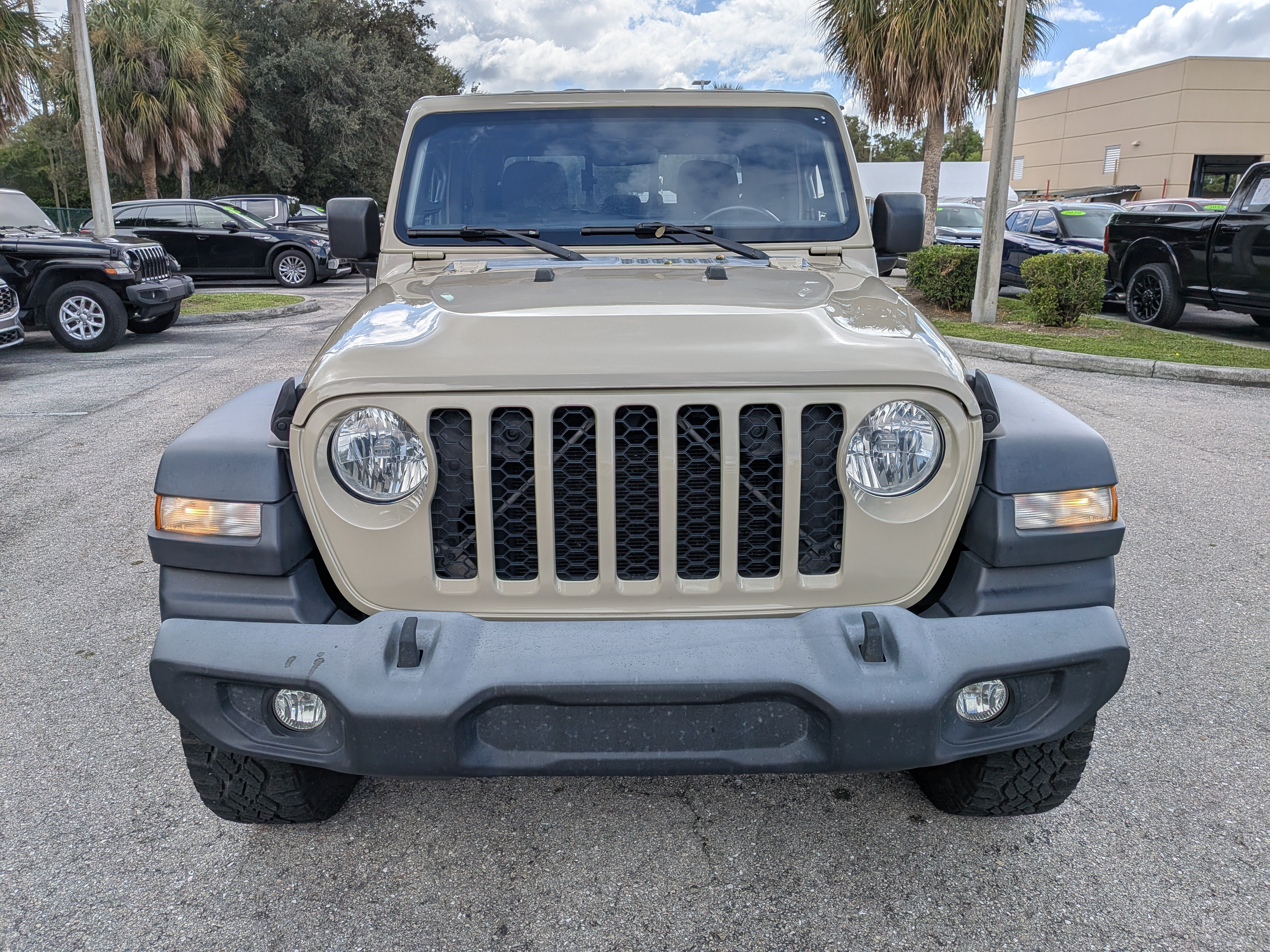 Used 2020 Jeep Gladiator Sport w/ Quick Order Package 24S AWD/4WD image 9