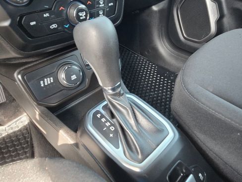 Certified 2023 Jeep Renegade Latitude AWD/4WD image 23