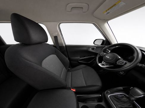 Used 2024 Kia Soul LX w/ Option Group 015 FWD image 9