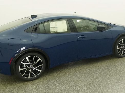 New 2026 Toyota Prius Plug-In Hybrid FWD image 10